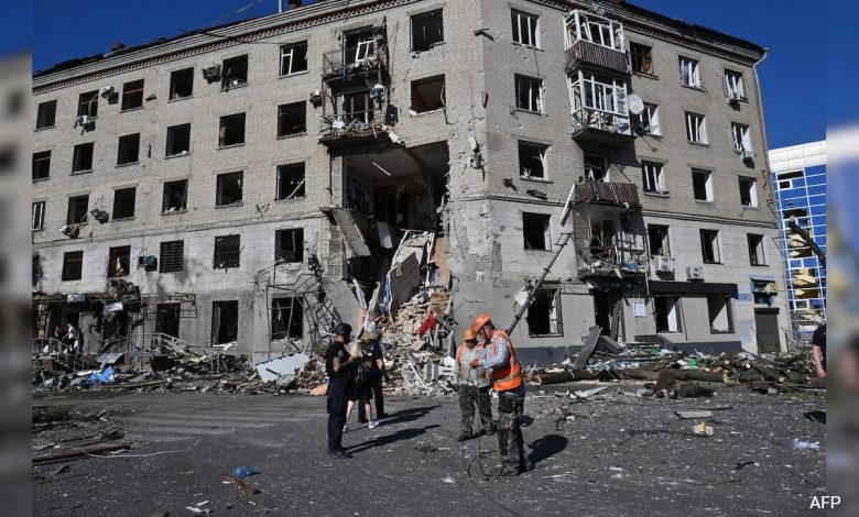 1 morto e bebê entre 9 feridos em atentado a bomba nos correios da Ucrânia