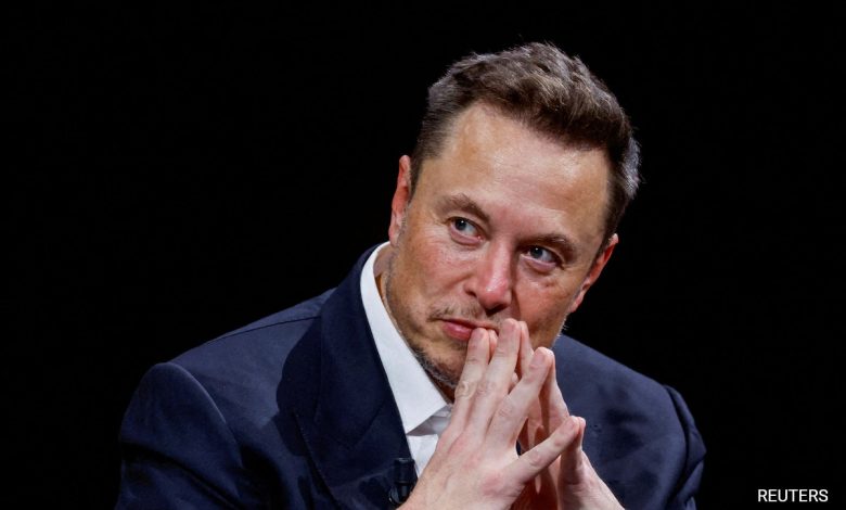 Elon Musk pode deixar a Tesla se o pagamento de US$ 56 bilhões não for aprovado, alerta o presidente do conselho