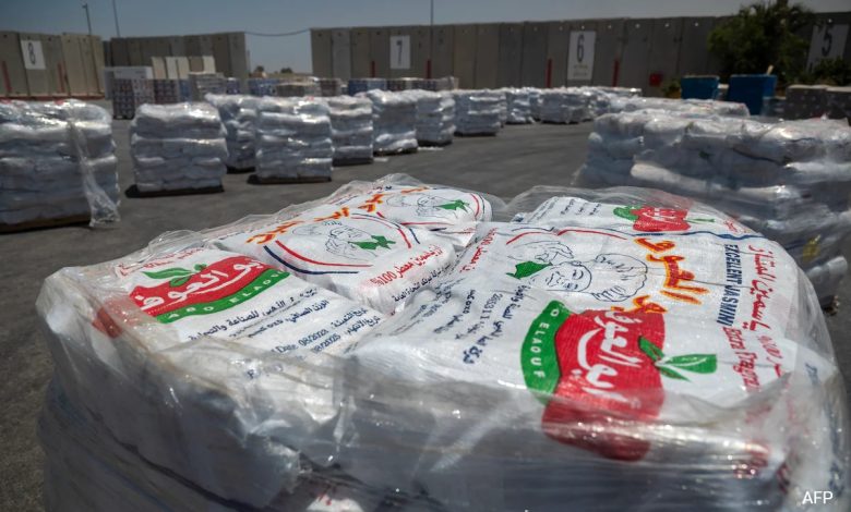 Alimentos se acumulam na passagem de Gaza enquanto agências humanitárias afirmam não poder trabalhar