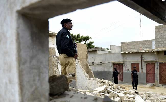 Ex-senador entre os 5 mortos em explosão perto da fronteira afegã no Paquistão