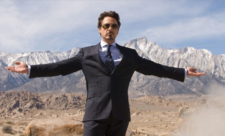 Robert Downey Jr. deu óculos escuros a Tony Stark para que ele pudesse ler cartões de sugestão em Homem de Ferro